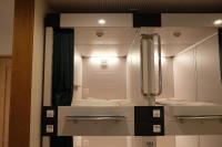 大田市ゲストハウス 雪見院 Guesthouse Yukimi-inn的一间浴室