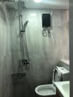 New hoover hostel的一间浴室