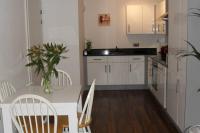 Stylish Wembley Stadium and OVO Arena Apartment, London的厨房或小厨房