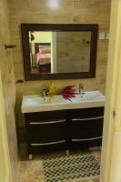 Jean's ( 1 or 2 B/R ) Condo, Sapphire Estate,Laborie ,St Lucia. Comfort in Style.的一间浴室