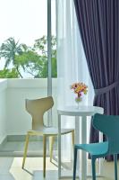 AVI Pangkor Beach Resort的阳台或露台