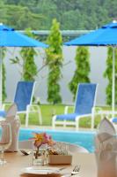 AVI Pangkor Beach Resort内部或周边的泳池