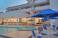 AVI Pangkor Beach Resort内部或周边的泳池