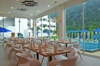AVI Pangkor Beach Resort内部或周边的泳池