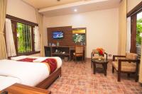 Jungle Safari Lodge- Serenity in the Wild的电视和/或娱乐中心