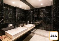 Sienna 41 Boutique Warsaw Apartments的一间浴室