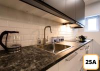 Sienna 41 Boutique Warsaw Apartments的厨房或小厨房