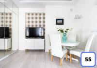 Sienna 41 Boutique Warsaw Apartments的电视和/或娱乐中心