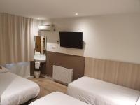 Hostal BESTPRICE Barcelona Stadium客房内的一张或多张床位