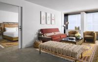 Vignette Collection Yours Truly DC by IHG客房内的一张或多张床位