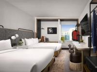 Vignette Collection Yours Truly DC by IHG客房内的一张或多张床位