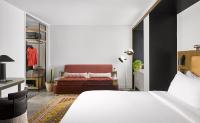Vignette Collection Yours Truly DC by IHG客房内的一张或多张床位