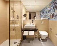 Holiday Inn - the niu, Air Frankfurt Messe by IHG的一间浴室