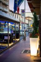 Boutique Hotel Puccini餐厅或其他用餐的地方