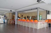 Sun Beach Hotel酒廊或酒吧区