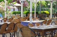 Sun Beach Hotel餐厅或其他用餐的地方