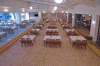Sun Beach Hotel餐厅或其他用餐的地方