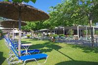 Sun Beach Hotel外面的花园