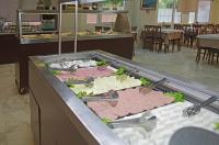 Sun Beach Hotel餐厅或其他用餐的地方