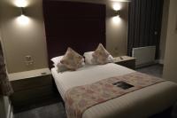 Lauriston &amp; Lawton Court Hotel客房内的一张或多张床位