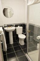 Lauriston &amp; Lawton Court Hotel的一间浴室