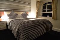 Lauriston &amp; Lawton Court Hotel客房内的一张或多张床位
