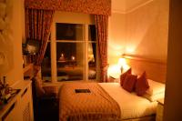Lauriston &amp; Lawton Court Hotel客房内的一张或多张床位