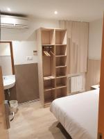 Hostal BESTPRICE Barcelona Stadium客房内的一张或多张床位