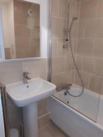 Stylish Wembley Stadium and OVO Arena Apartment, London的一间浴室