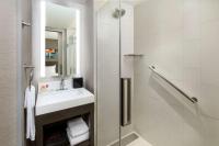 Hyatt Place New York City - Times Square的一间浴室