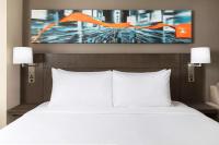 Hyatt Place New York City - Times Square客房内的一张或多张床位