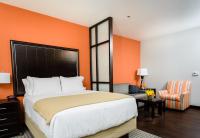 Holiday Inn Express Hotel & Suites Austin NW - Arboretum Area by IHG客房内的一张或多张床位