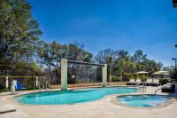 Holiday Inn Express Hotel & Suites Austin NW - Arboretum Area by IHG内部或周边的泳池