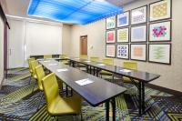 Holiday Inn Express & Suites El Paso East-Loop 375 by IHG商务区和/或会议室