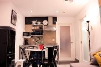 Urban House Siurot 33的厨房或小厨房