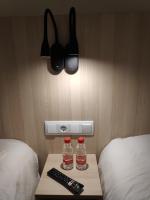 Hostal BESTPRICE Barcelona Stadium客房内的一张或多张床位
