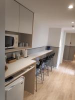 Hostal BESTPRICE Barcelona Stadium的厨房或小厨房