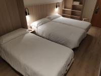 Hostal BESTPRICE Barcelona Stadium客房内的一张或多张床位