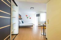 Apparthotel Le Hüb Grenoble客房内的一张或多张床位