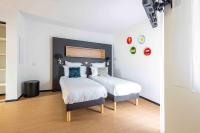 Apparthotel Le Hüb Grenoble客房内的一张或多张床位
