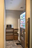Hotel Keihan Nagoya的厨房或小厨房