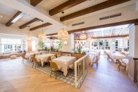 PortAventura Hotel Roulette - Includes unlimited access to PortAventura Park & 1 access to Ferrari Land餐厅或其他用餐的地方