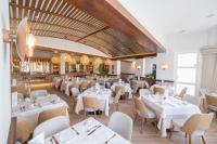 PortAventura Hotel Roulette - Includes unlimited access to PortAventura Park & 1 access to Ferrari Land餐厅或其他用餐的地方