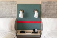 Avid Hotels - Roseville - Minneapolis North by IHG客房内的一张或多张床位