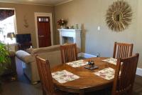 Great Gorge Guesthouse - Walk to the Falls, the Casino and all Downtown Restaurants - Across from the Aquarium的休息区