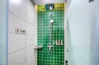 Happy Dragon City Culture Hotel-Tianjin Draum Tower &amp; Dayuecheng shopping mall的一间浴室