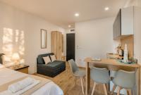 SkyView apartments客房内的一张或多张床位