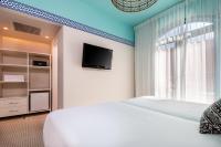 U Splash Resort Eilat的电视和&#47;或娱乐中心