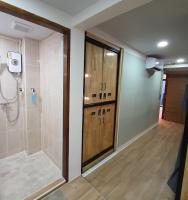 Station8 Hostel的一间浴室
