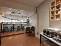 Station8 Hostel的厨房或小厨房